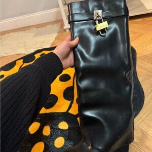 listing-status-banner